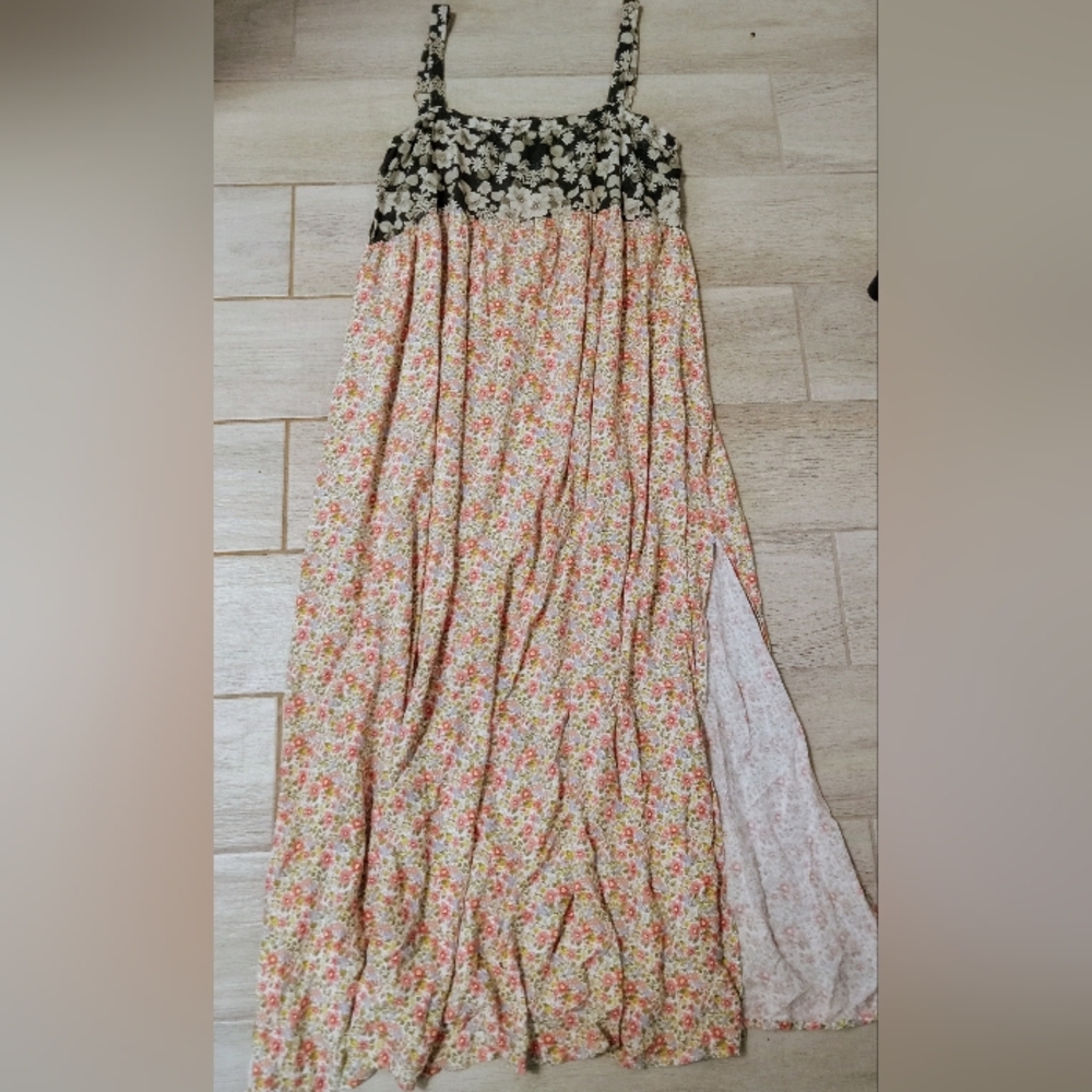 NATURAL LIFE Floral Maxi Dress - Black and Pink